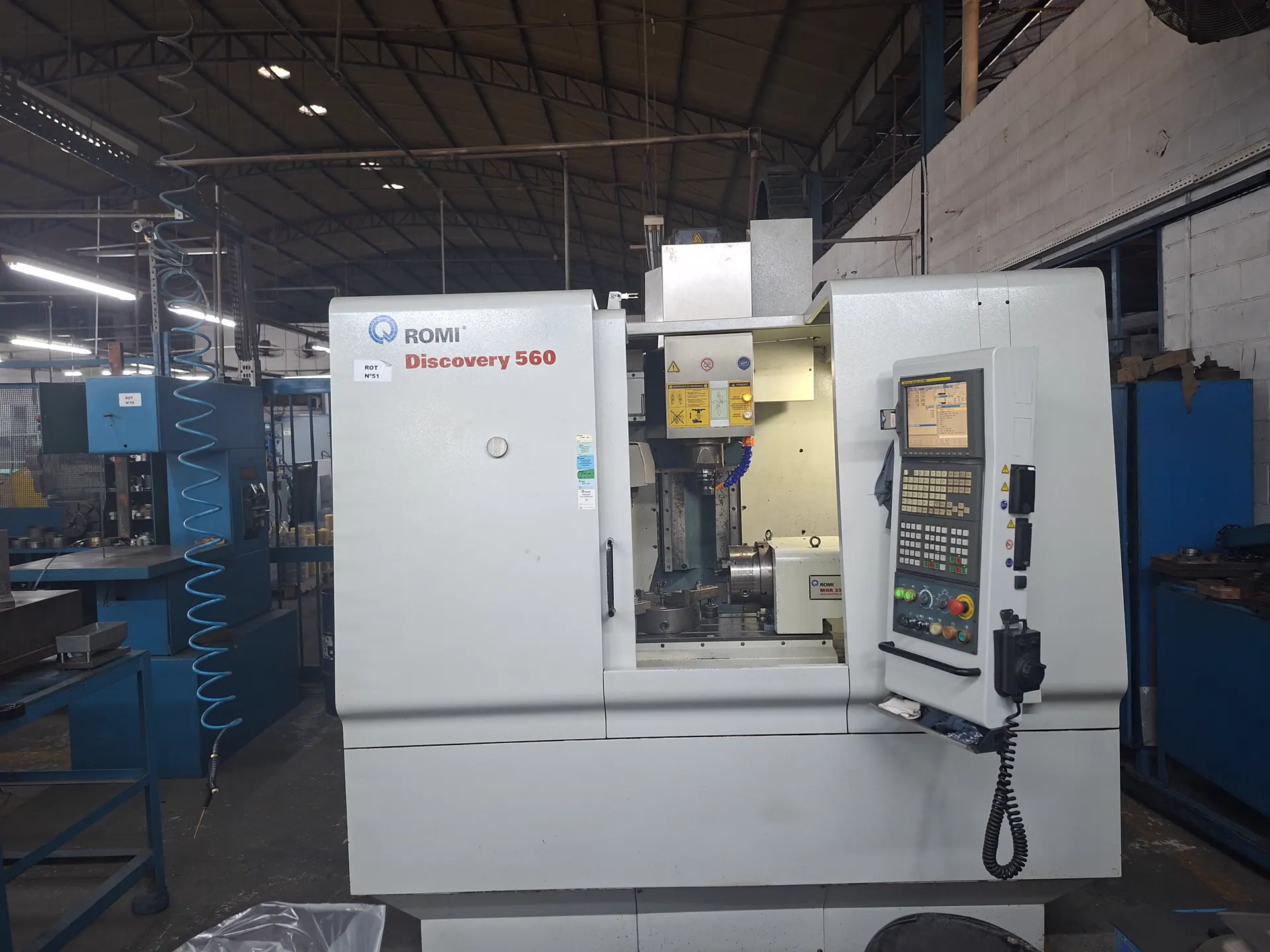 Centro de usinagem CNC Romi Discovery 560 na fábrica da N&M